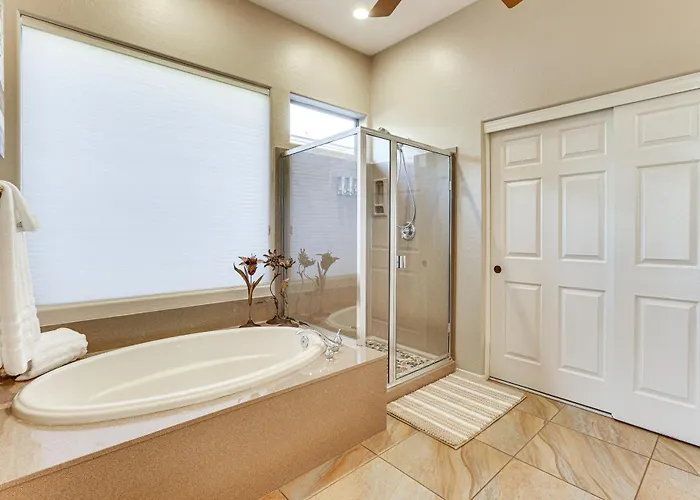 Holiday home Pool, Hot Tub & Golf Course View! 'anthem Oasis'